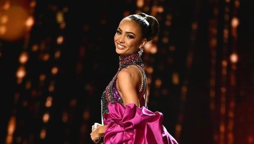Festeja Amanda Dudamel: el humillante momento que vivió R'Bonney Gabriel en su viaje de Miss Universo