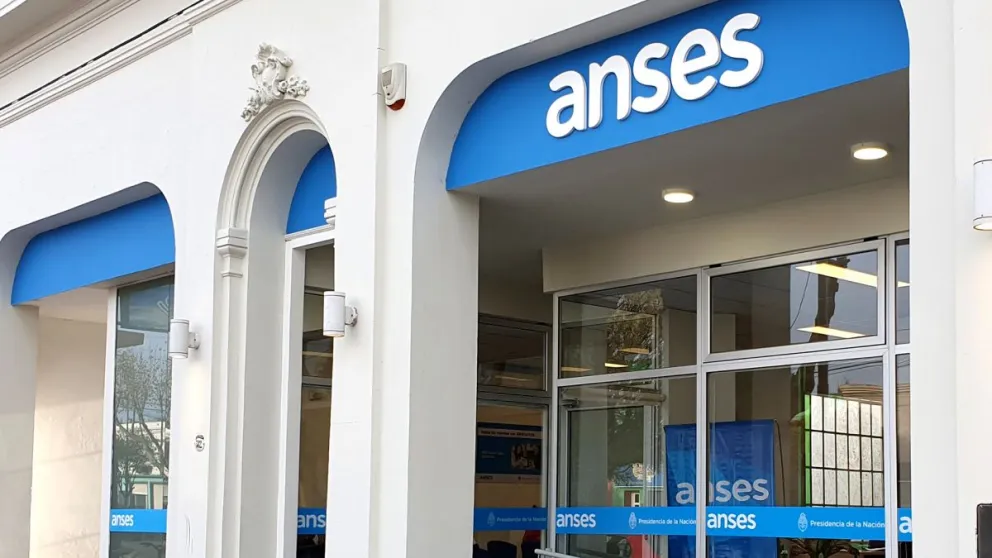 Atención parejas: estos son los tres beneficios que pueden solicitar en ANSES y pagan hasta $80.000