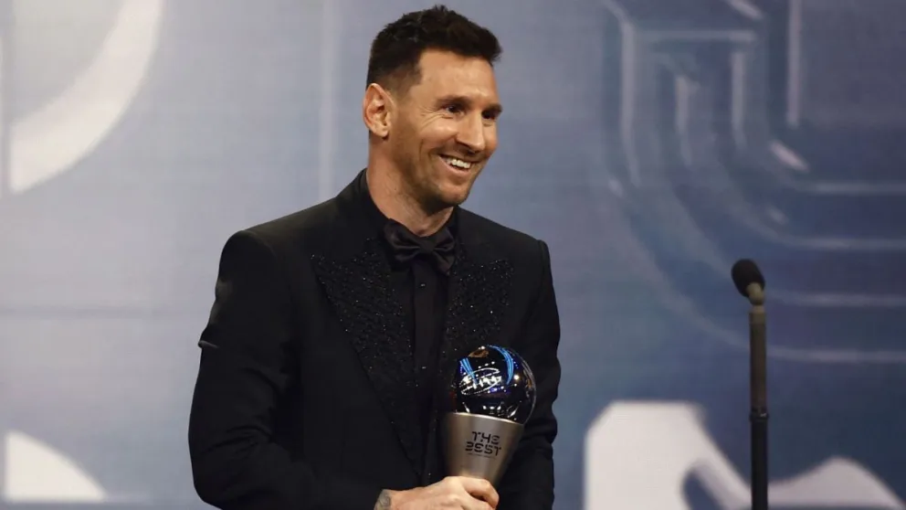 Tras convertir un gol, Lionel Messi firmó un convenio con una conocida empresa para tener su serie