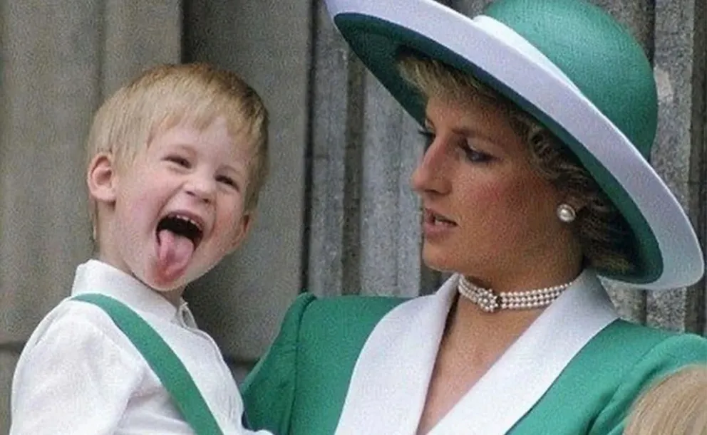 Los orígenes de la malcriada personalidad del príncipe Harry: así lo defenestró el mayordomo de Lady Di