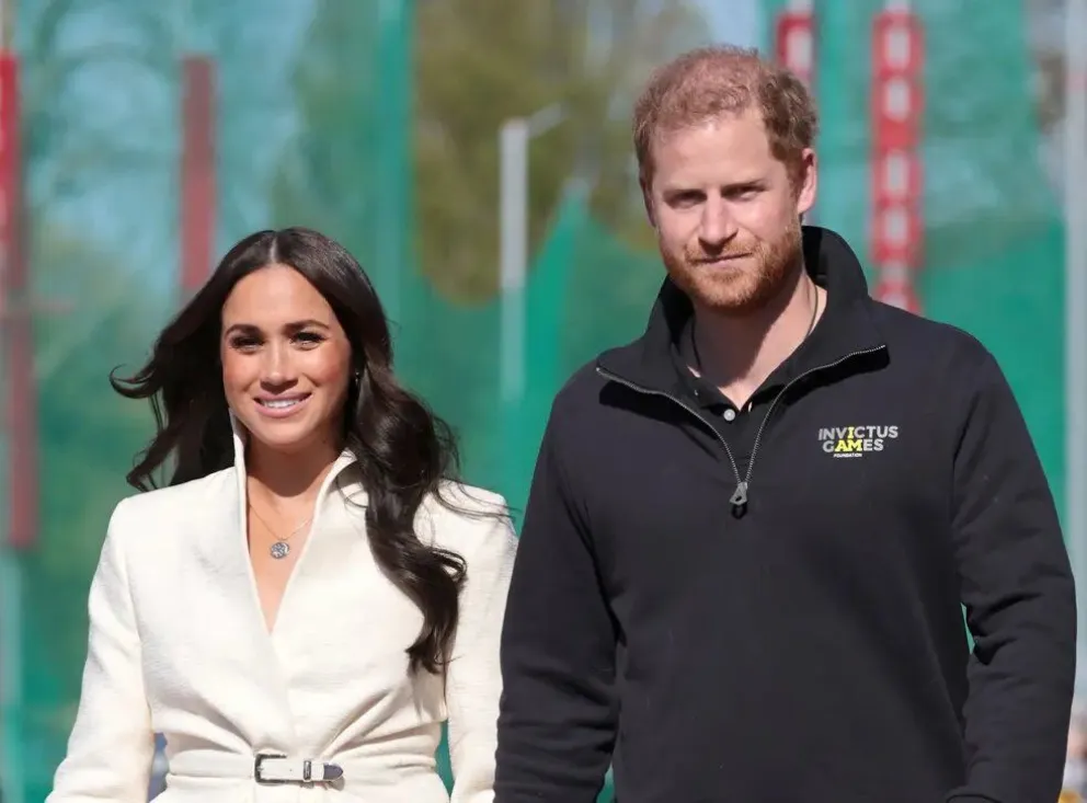 De vuelta: Meghan Markle se libera de su escondite y acompaña al príncipe Harry a una cena romántica 