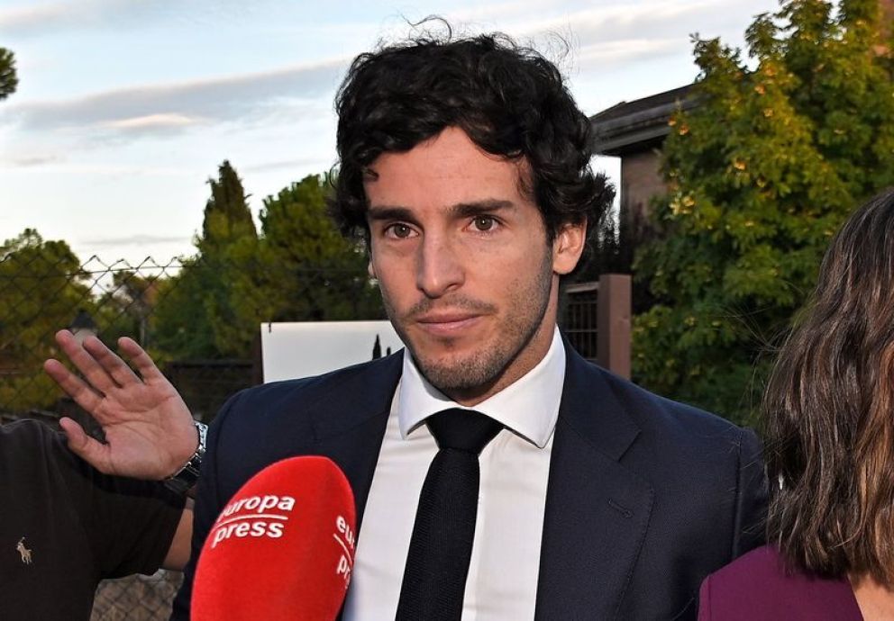 &iacute;&ntilde;igo onieva entra en el camino de la fe religiosa