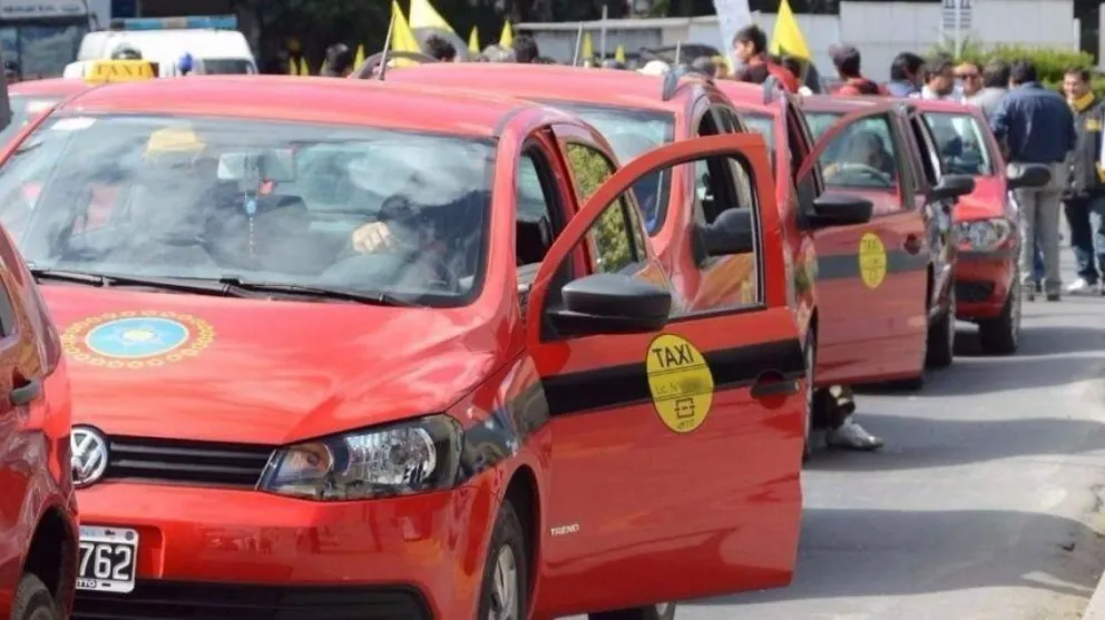 Taxistas pidieron a AMT un incremento del 25% en las tarifas    