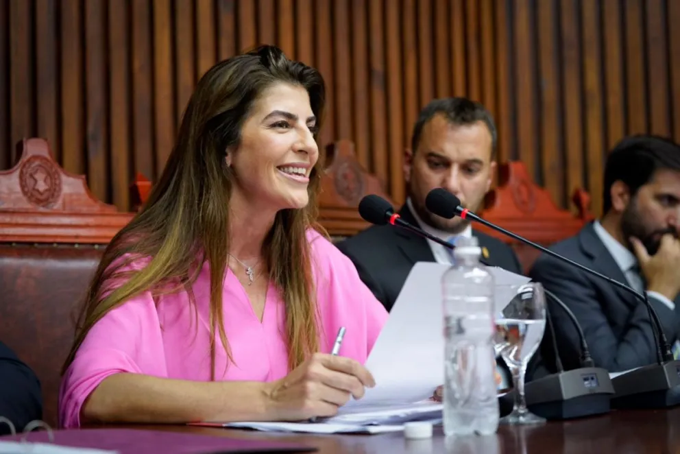 Bettina Romero pidió disolver Aguas del Norte y el ENRESP apuntó contra el romerismo     