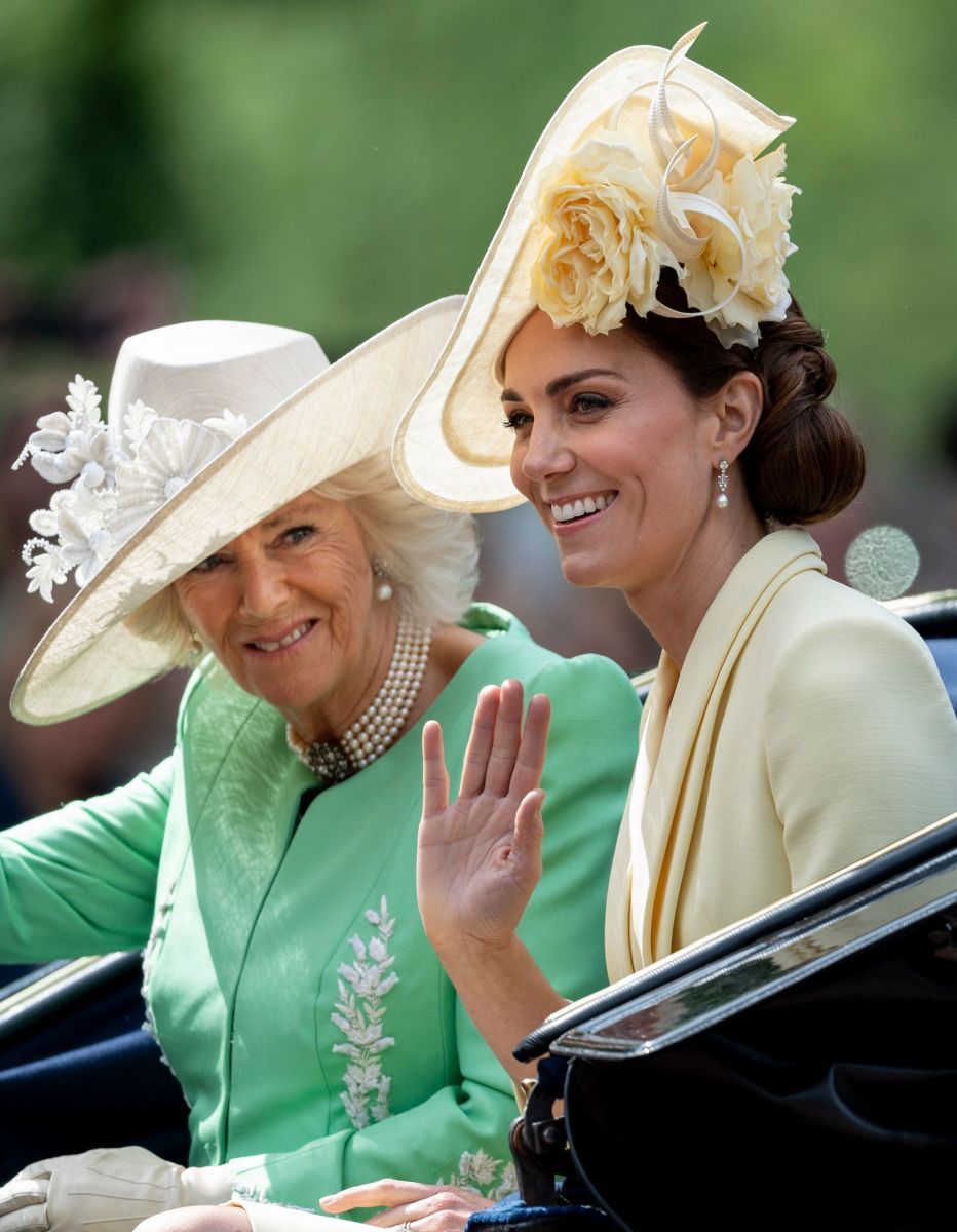 KATE Y CAMILA