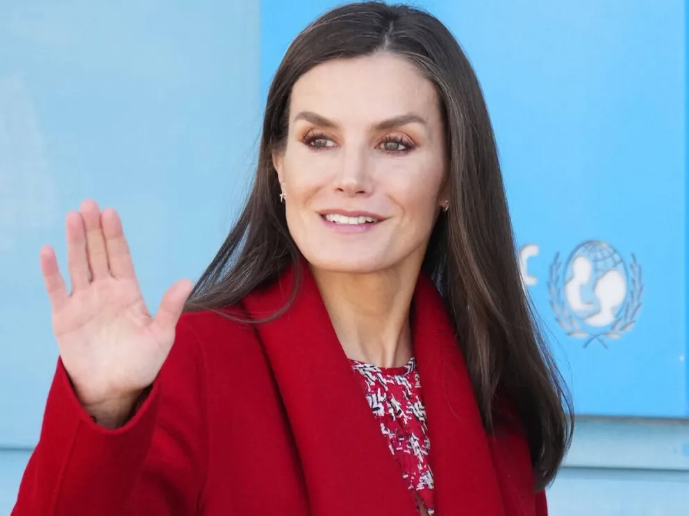 La reina Letizia impone este clásico calzado de moda: la reina Máxima no puede resistirse y se lo copia