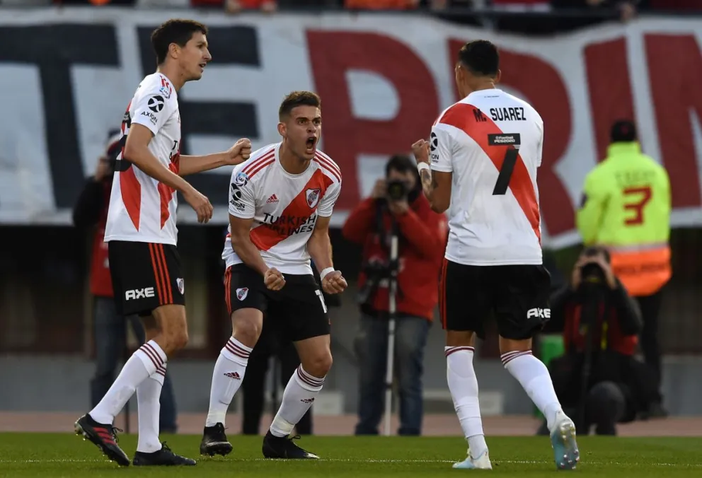 River deslumbró, ganó frente a Lanús y se aseguró ser líder del torneo  