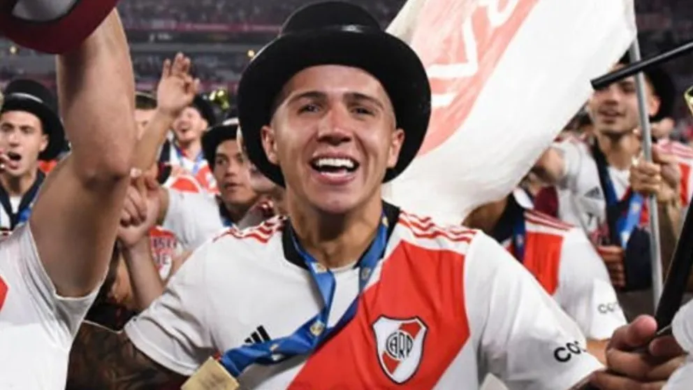 El delantero de River que sufre lo mismo que Julián Álvarez en el City y recibió el apoyo de Enzo Fernández
