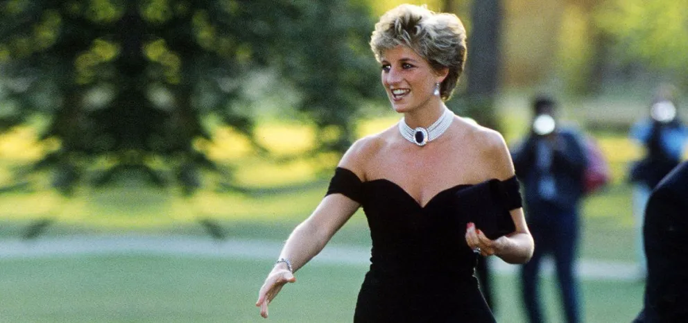 De Lady Di a Cher: conocé los icónicos vestidos que han marcado historia en el mundo de la moda