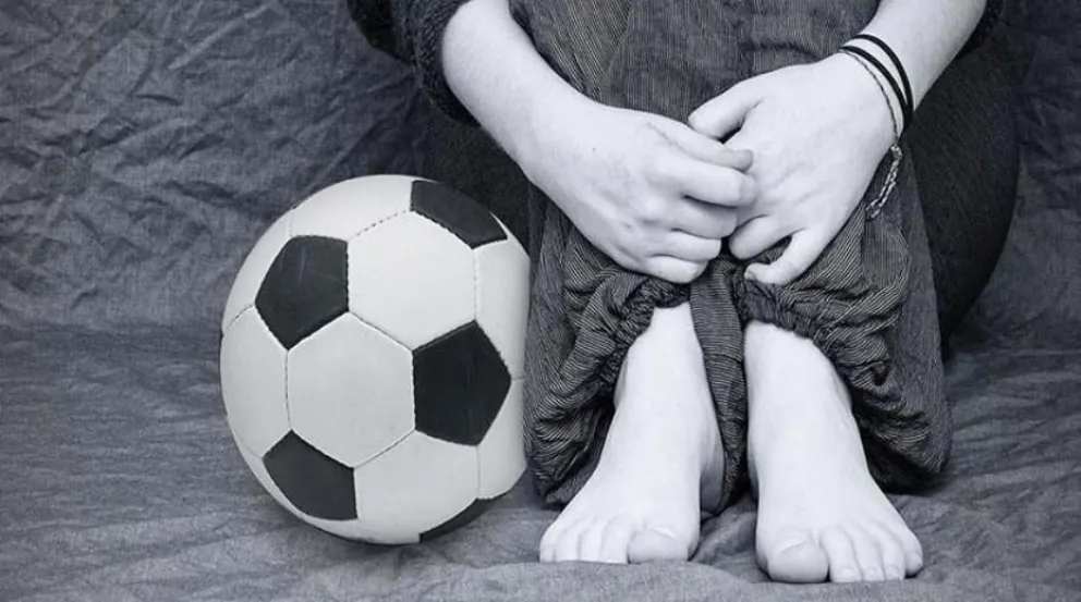 Así fue el nuevo y oscuro episodio de abuso en una fiesta secreta de futbolistas relatado en primera persona