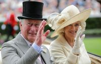 Familia real en alerta: el rey Carlos III y Camila Parker sufrieron un robo de identidad en Irlanda del Norte