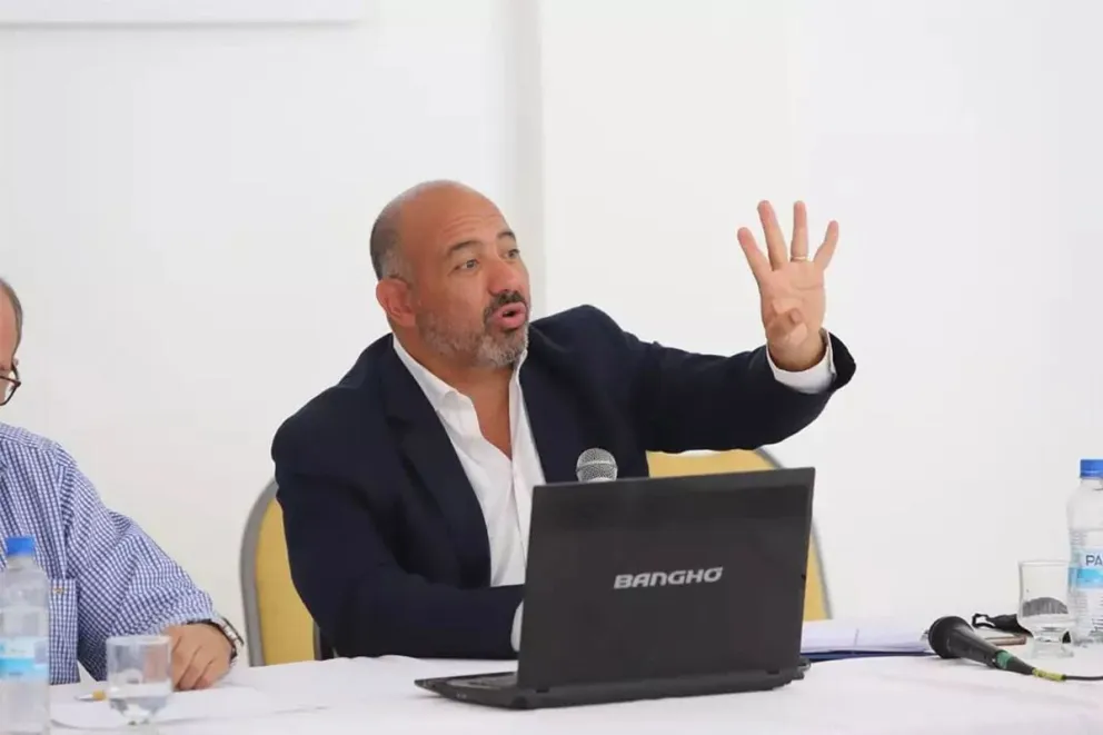 Dib Ashur confirma el depósito del subsidio a colegios privados