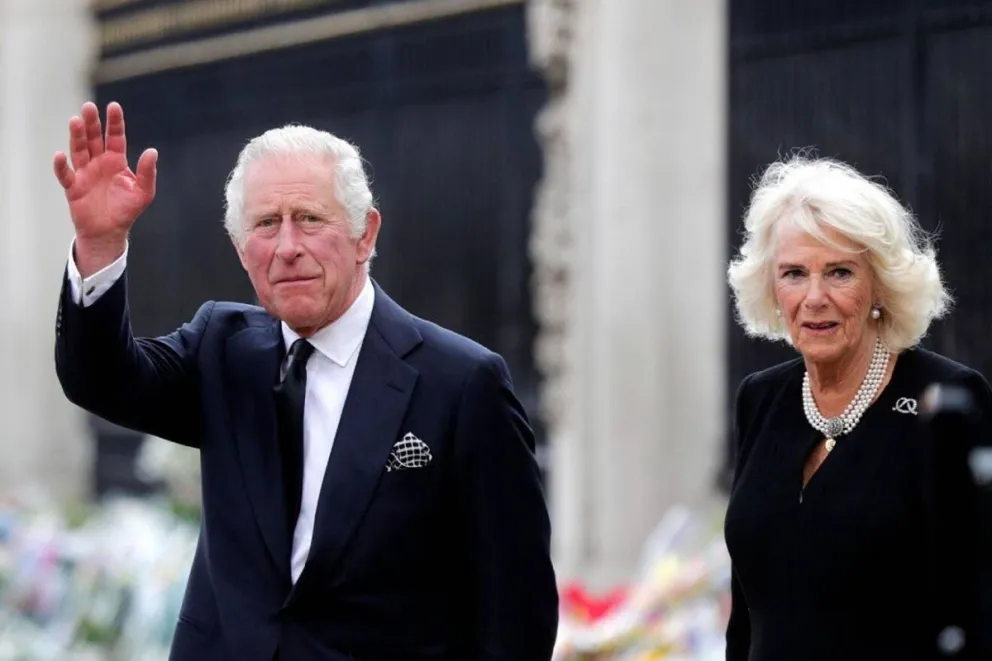 Terrible: Carlos III y Camila Parker recibieron esta polémica y sorpresiva visita en su histórico viaje