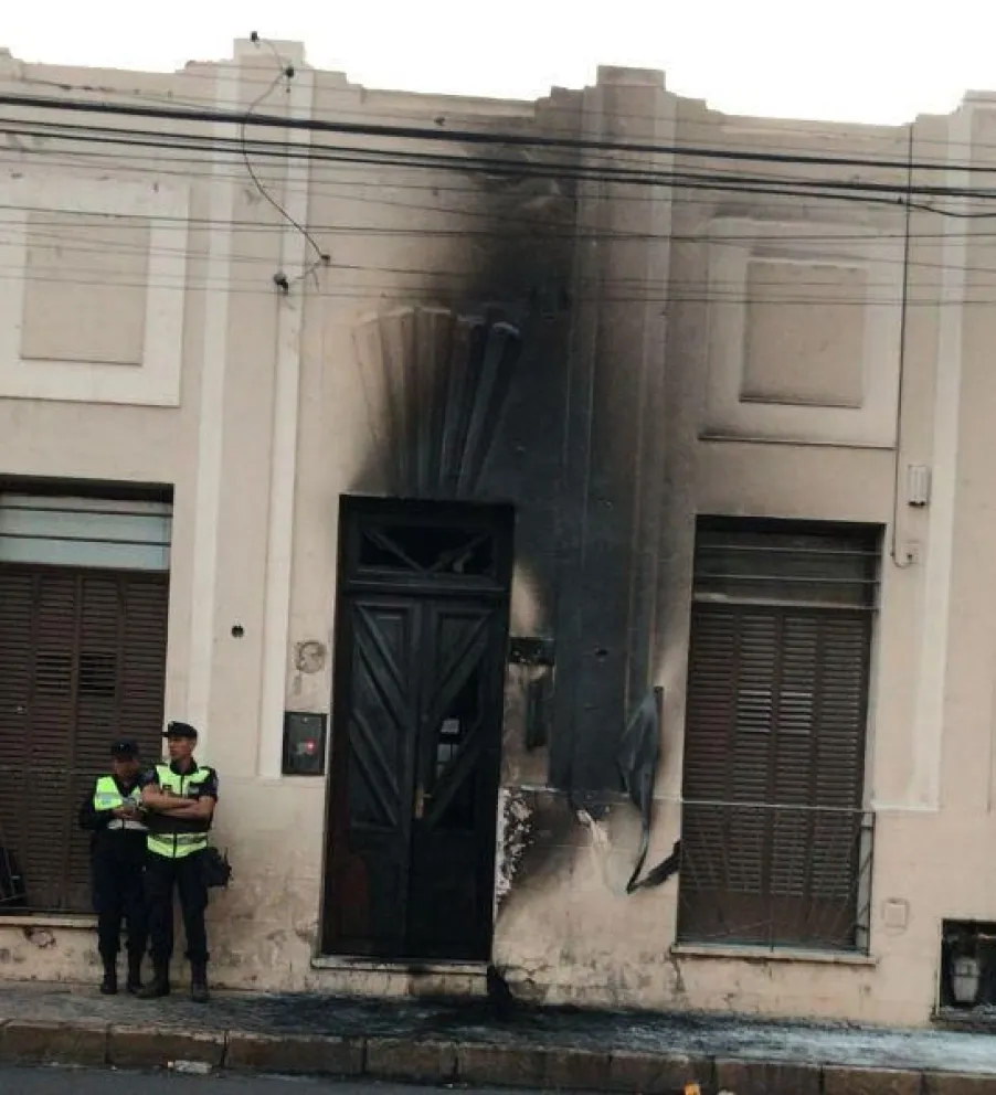 Prendieron fuego el consultorio del odontólogo acusado de abusar de una menor