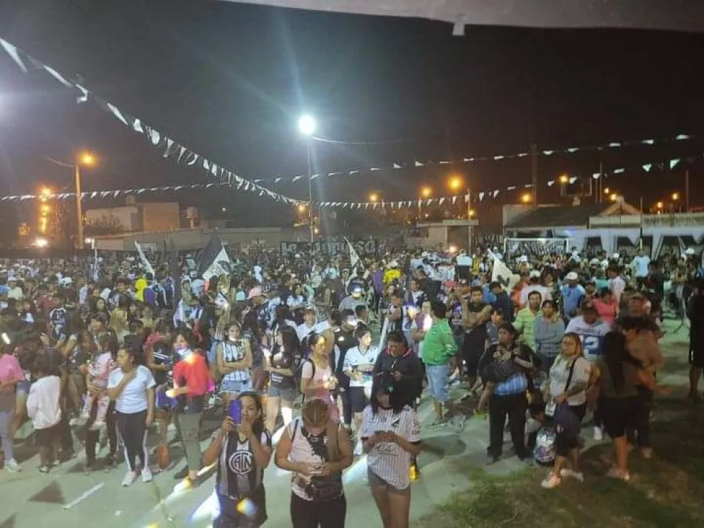 Tras los festejos, vecinos de la cancha de Central Norte repudiaron el uso de pirotecnia y la poca higiene en las calles