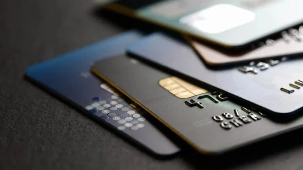 Desde noviembre refinanciar el saldo pendiente de la tarjeta de crédito será más costoso