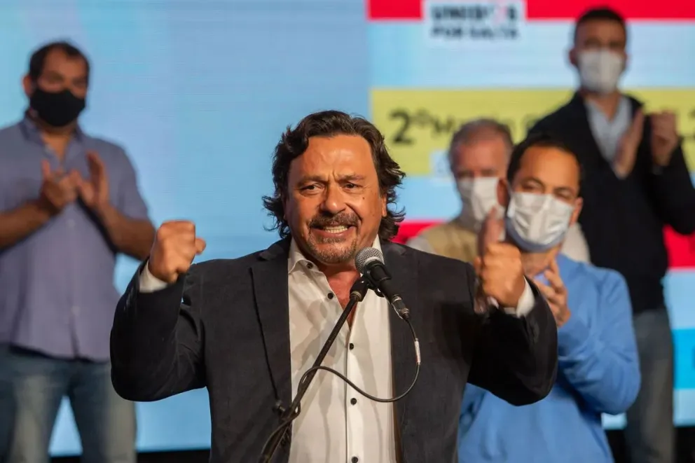 Según una encuesta, advierten una amplia ventaja de Gustavo Sáenz en las elecciones
