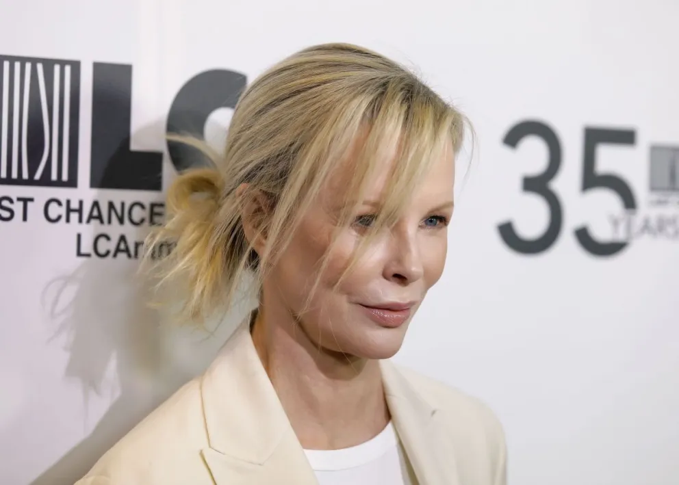 No parece ella: este es el impactante y nuevo rostro de Kim Basinger, tras nuevos retoques estéticos