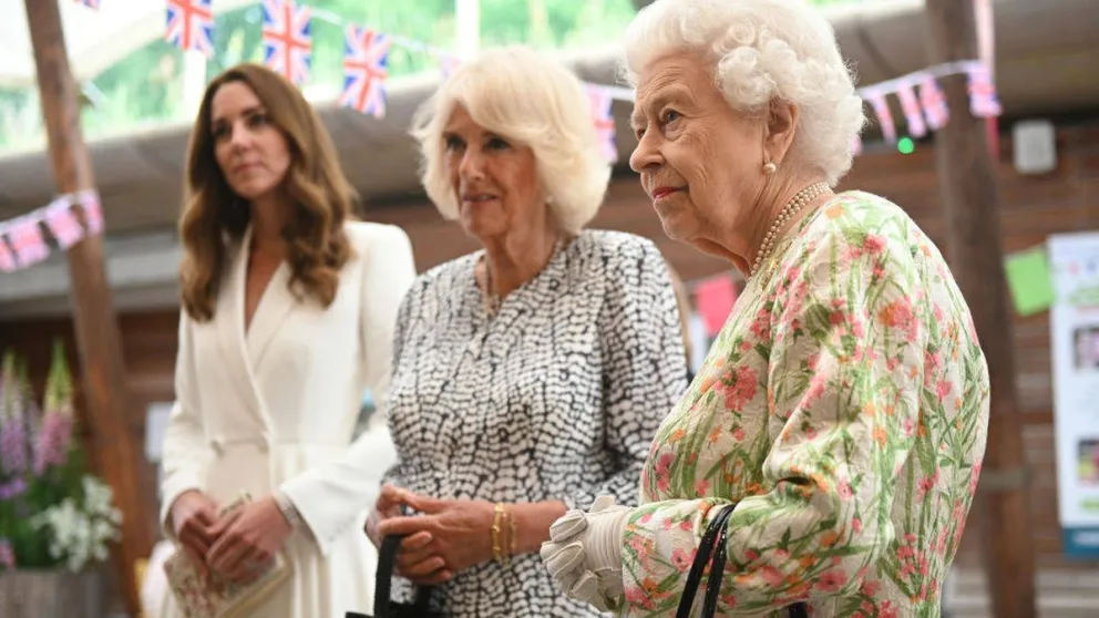 Estas son las preciosas y costosas joyas de Isabel II que disputarán Camila Parker y Kate Middleton
