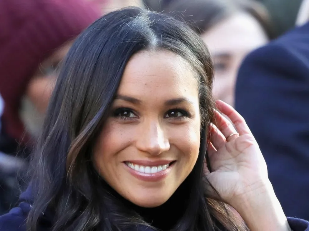 Tras la polémica foto de Harry y Kate, Meghan Markle ridiculiza a la corona británica