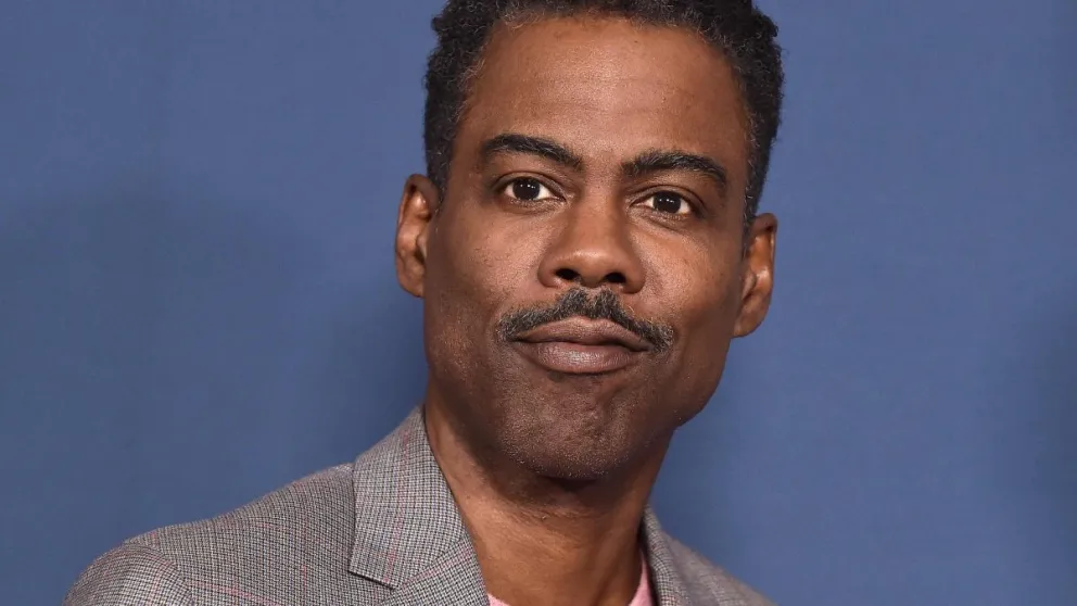 Así fue el nuevo e incendiario chiste de Chris Rock hacia Will Smith desde la famosa cachetada