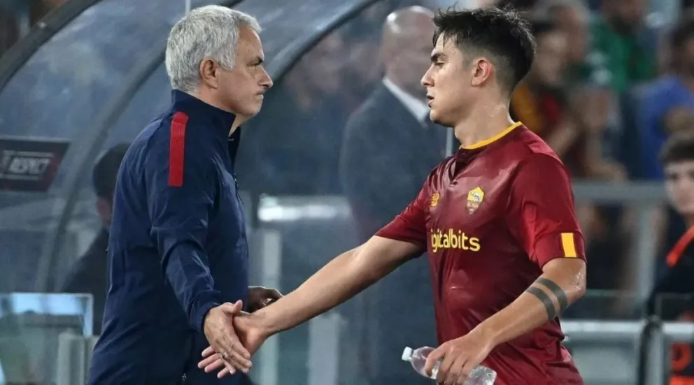 Un detalle en su contrato haría que Paulo Dybala traicione a Mourinho y deje la Roma para irse a un gigante