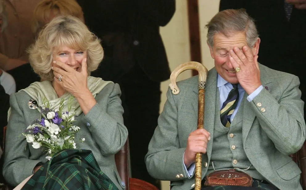 La feroz obsesión de Camilla Parker por controlar el nuevo hábito de Carlos III: no lo deja un minuto en paz