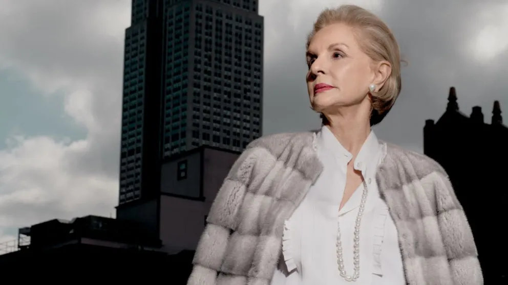 Este es el secreto de Carolina Herrera para rejuvenecer tus manos: implica un particular diseño de uñas