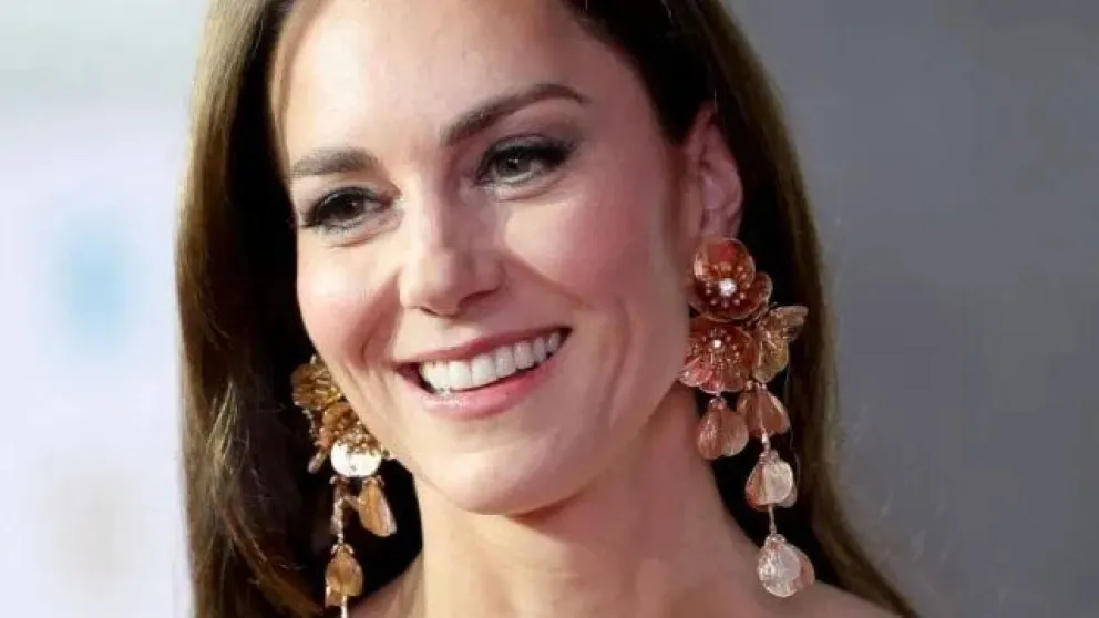 Elegancia y precaución: Kate Middleton sufrió de un pequeño incidente que casi arruina su delicado look 