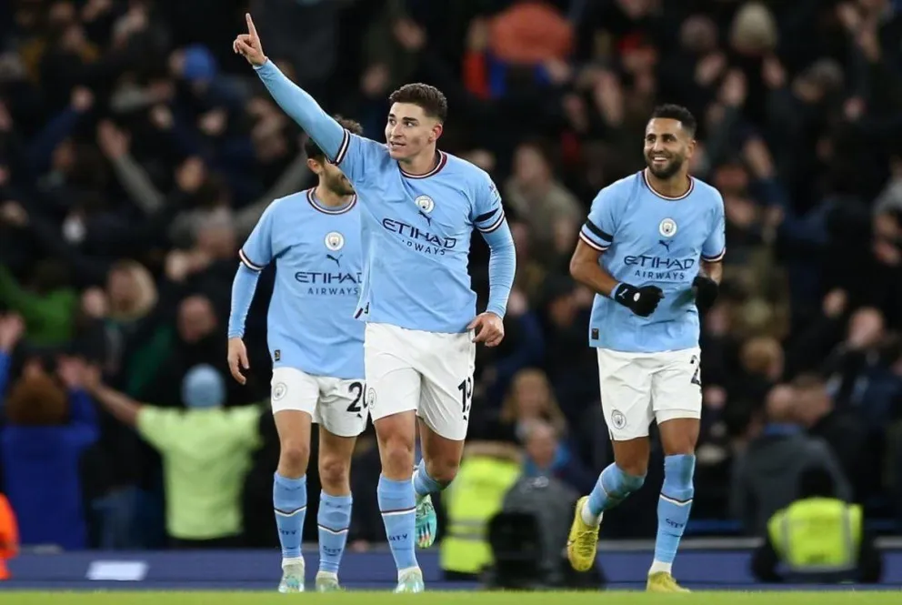 Cubren a Pep Guardiola: el plan del Manchester City para que Julián Álvarez se olvide de su falta de minutos 