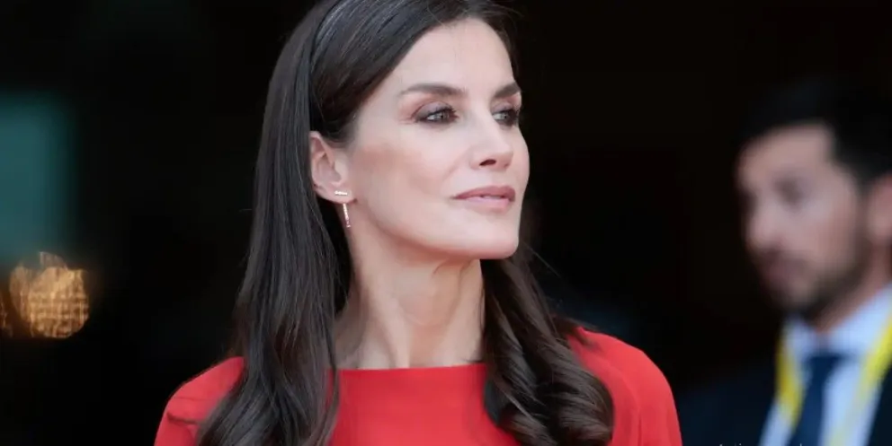 La reina Letizia sorprendió con un increíble look juvenil que genera envidia en las mujeres de la realeza