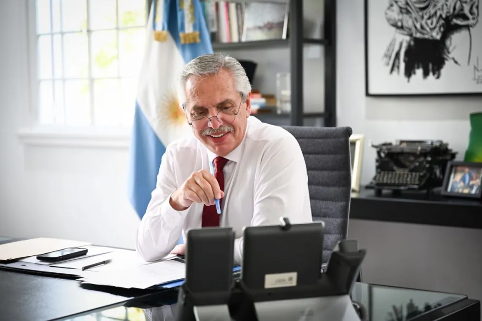 Mientras se recupera de sus dolencias, Alberto Fernández mantuvo una reunión con su par de España