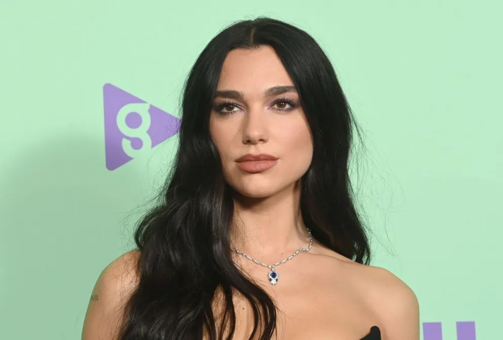 Es furor: este es el impactante y llamativo look de Dua Lipa, que se lleva todas las miradas