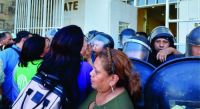Gritos, golpes e intervención policial en una Asamblea “militarizada” de ATE     