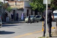Villa Soledad: Encontraron a un hombre muerto en un carro