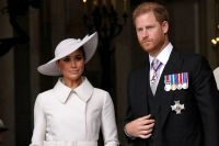 Así fue el último ataque de la familia real británica hacia el príncipe Harry y Meghan Markle y cómo podría repetirse