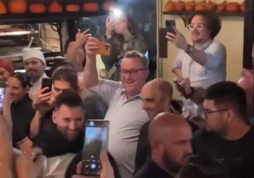 Leo Messi desató una locura en la gente desde una parrillada Don Julio de Palermo en Buenos Aires