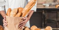 Solidaridad pura: una panadería salteña regala pan a familias de bajos recursos