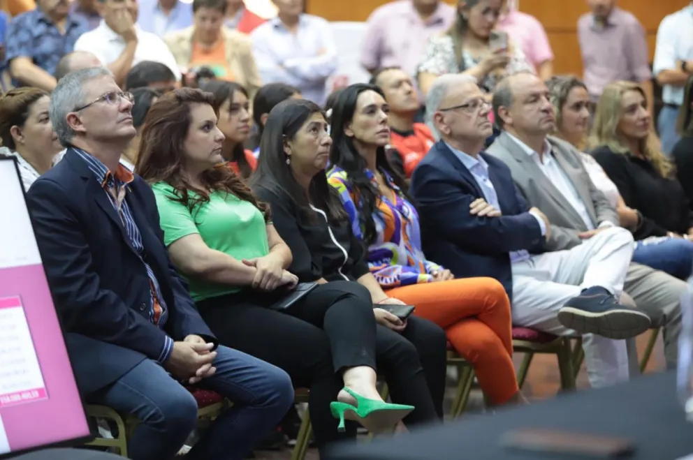 Mónica Juárez acompañó a Gustavo Sáenz en la inauguración del Polo Deportivo de Salta