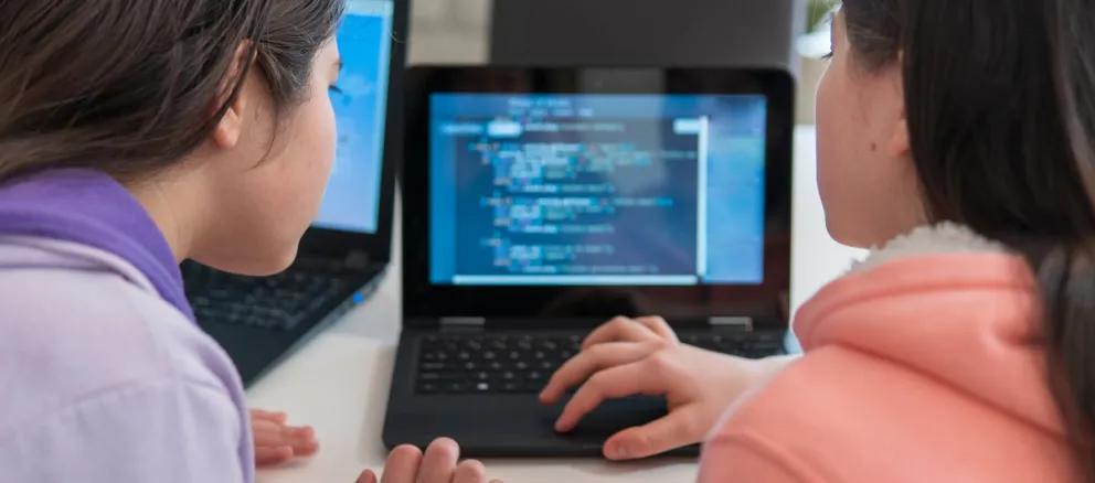 Telecom lanzará cursos de programación y diseño gratuitos para niñas y adolescentes  