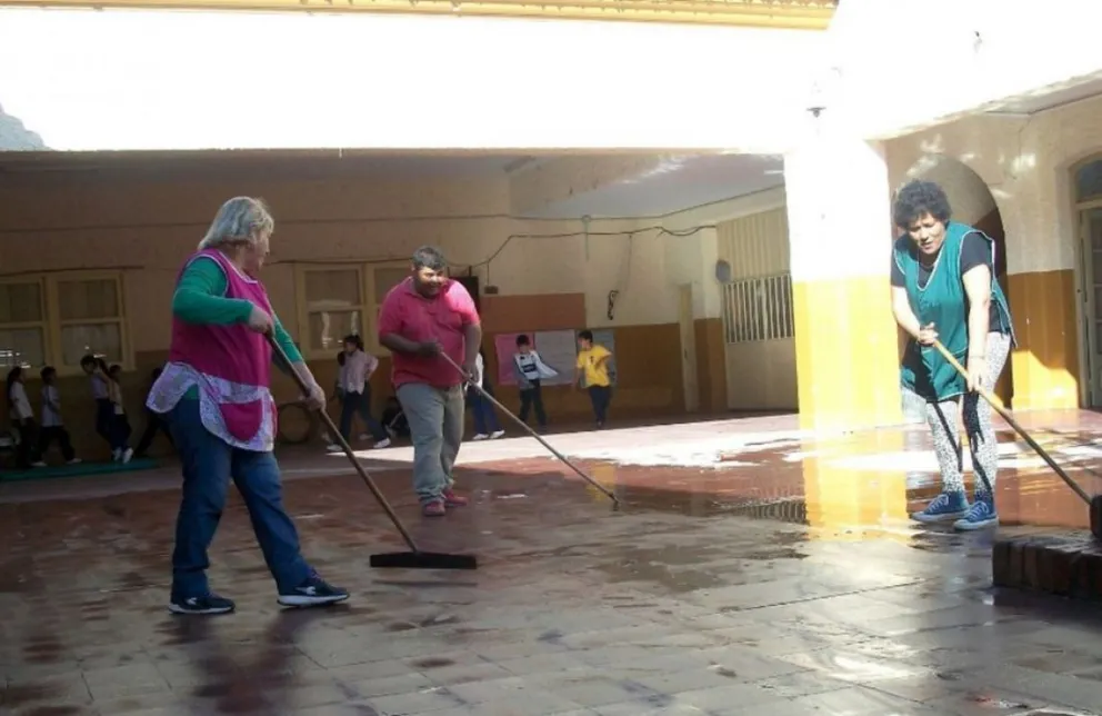 Ordenanzas escolares pararán mañana en Salta en reclamo a la falta de estabilidad laboral 