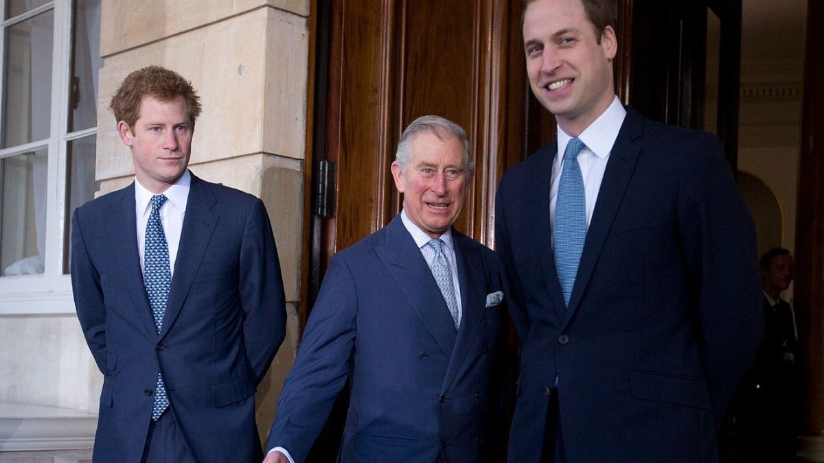 El rey Carlos III podría reunirse con sus hijos, como en los viejos tiempos.