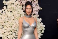 Kim Kardashian elevó la temperatura: las impactantes fotografías en bikini junto con una mujer