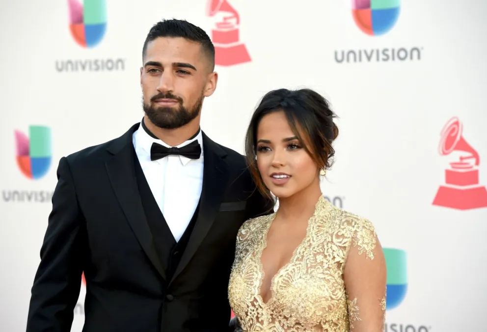 Acusan al novio de Becky G de haberle sido infiel y lo amenazan con filtrar los videos íntimos 