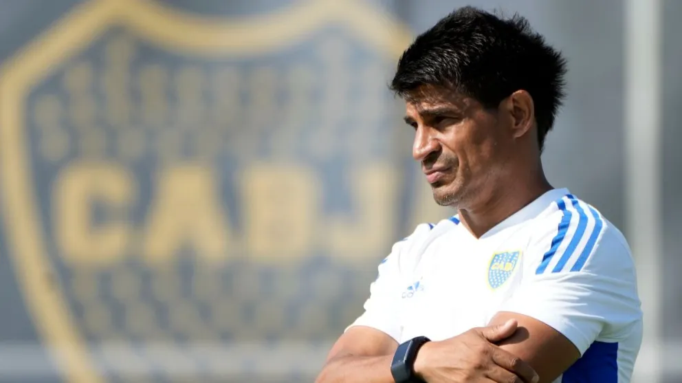 Hugo Ibarra en la cuerda floja: se reveló el nombre que Riquelme quiere para que dirija a Boca