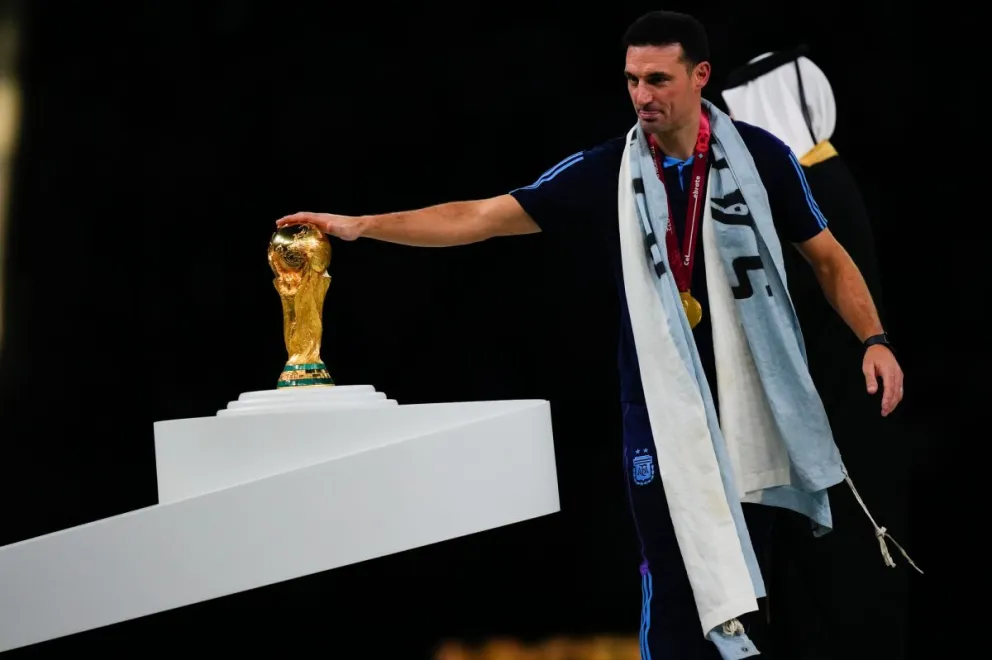 Hasta las lágrimas: Lionel Scaloni no aguantó la emoción y se quebró ante el grito por la Scaloneta