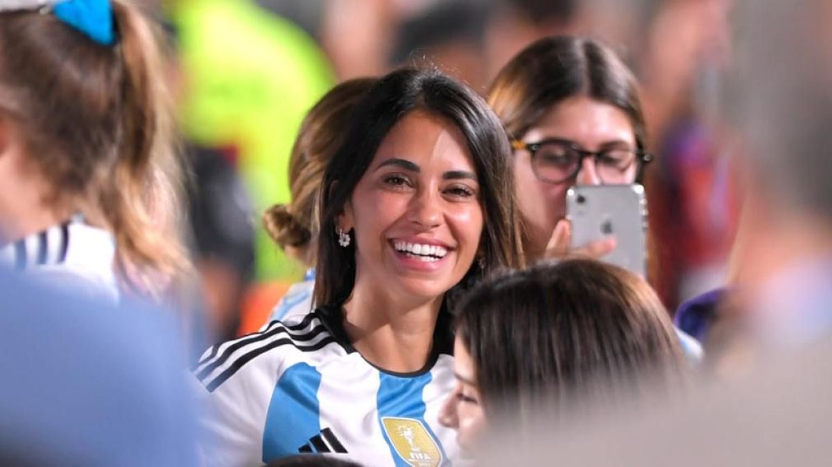 Antonela Roccuzzo compartió una conmovedora foto con las mujeres de los jugadores de la selección
