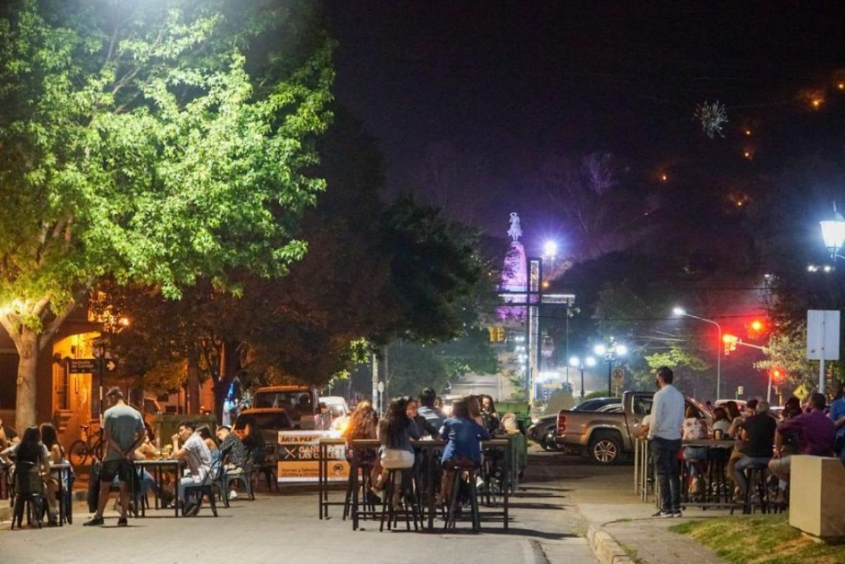 Locales gastronómicos cortarán las calles el fin de semana largo en estos puntos