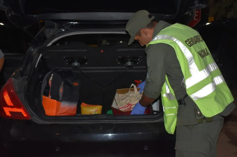 Llevaba 5 millones de pesos en el baúl del auto sin autorización legal
