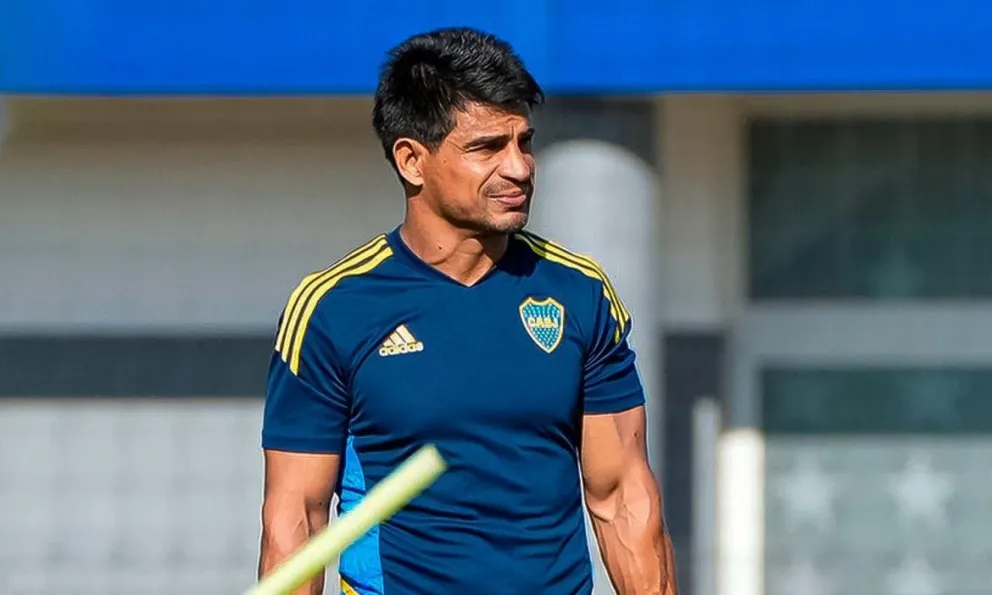 Se agrava la crisis en Boca: las fotos de Hugo Ibarra con la barrabrava que inquietaron a Riquelme